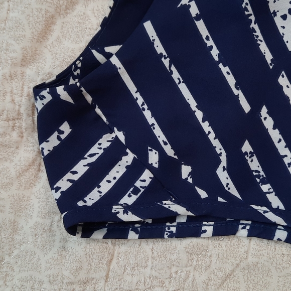 RW&CO sleeves blue and cream blouse, size medium - Picture 4 of 10